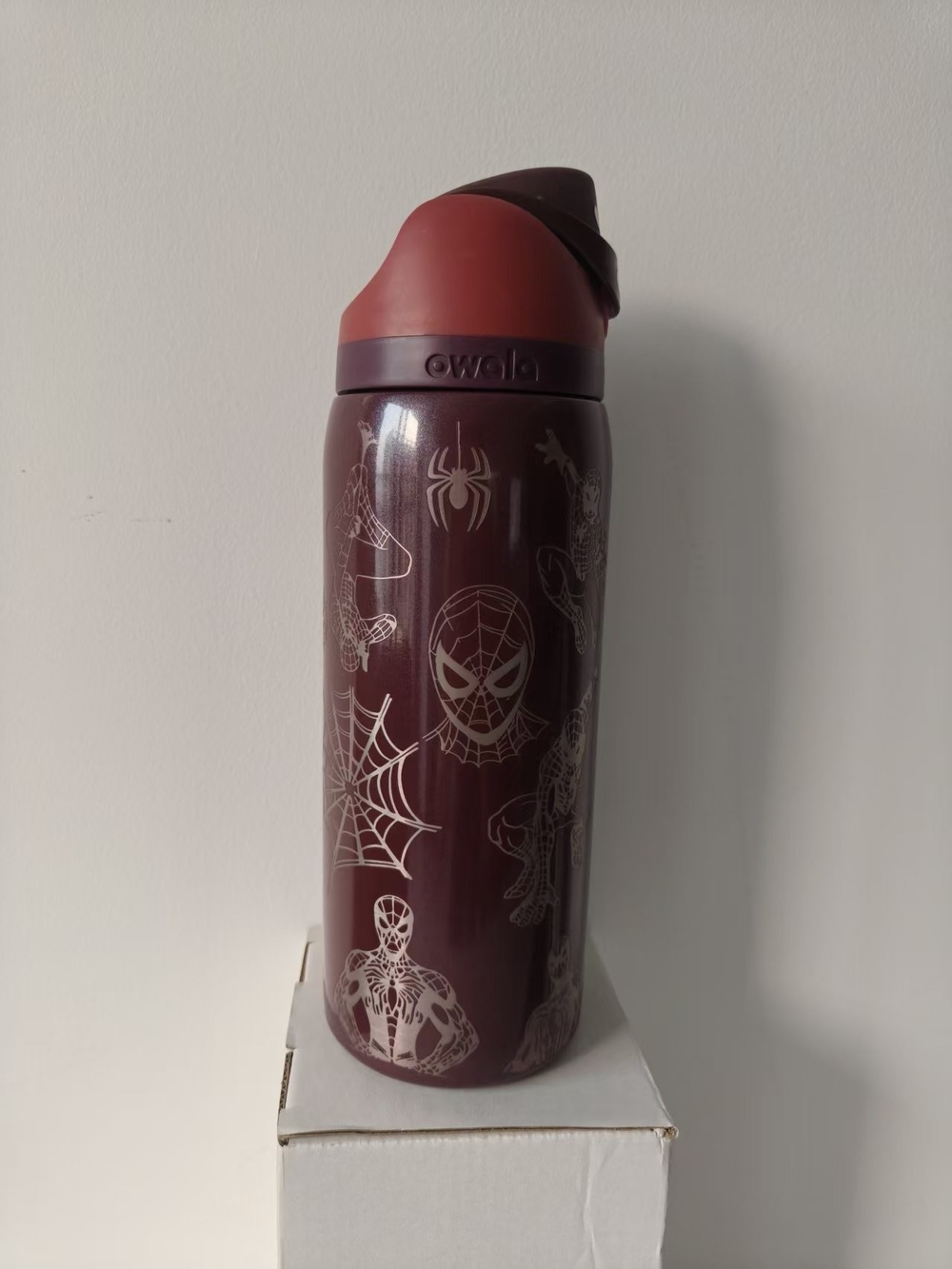 Owala FreeSip 32oz Marvel Spider-Man Fine Sparkle Red Insulated Bottle